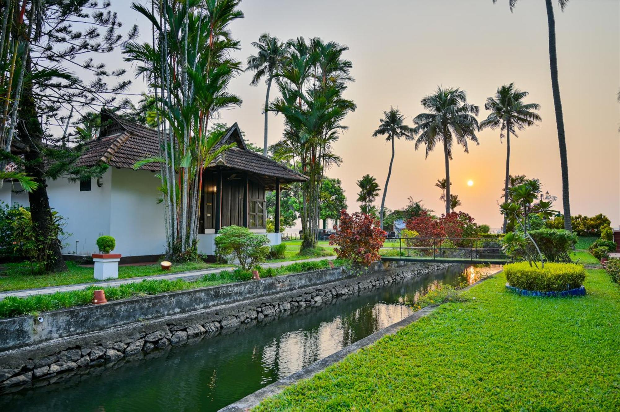 Paradise Heritage Resort Kumarakom Exterior foto