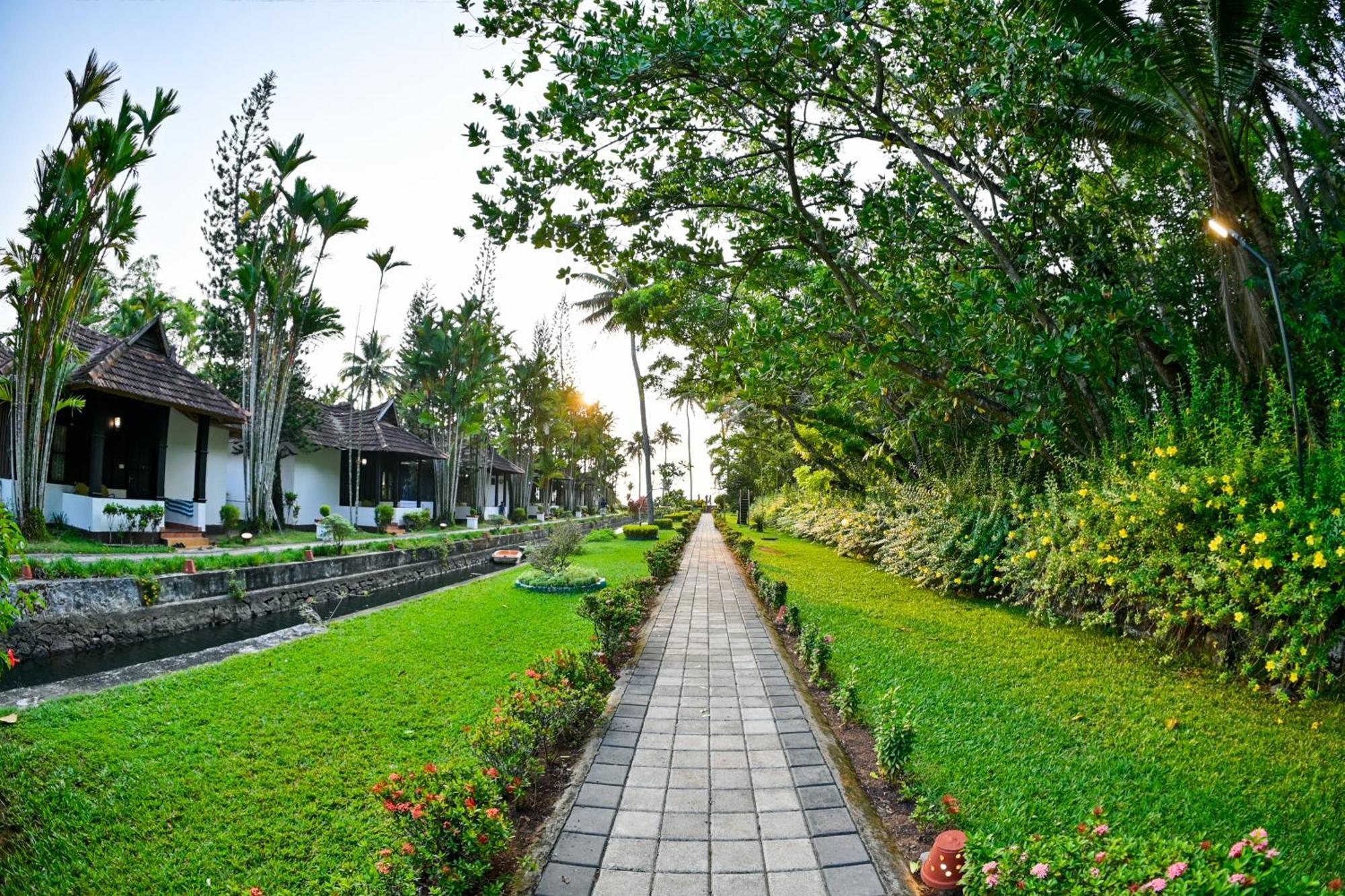 Paradise Heritage Resort Kumarakom Exterior foto
