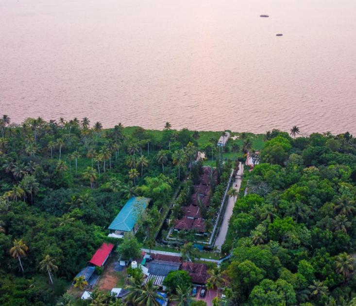 Paradise Heritage Resort Kumarakom Exterior foto